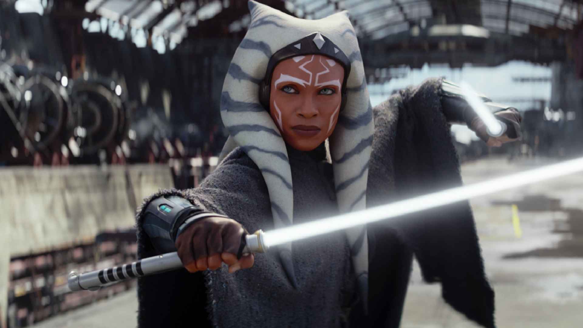 La segunda temporada de "Ahsoka" llegará en 2027, dejando un hueco histórico en Disney+ y apuntando a las celebraciones del medio siglo de Star Wars.